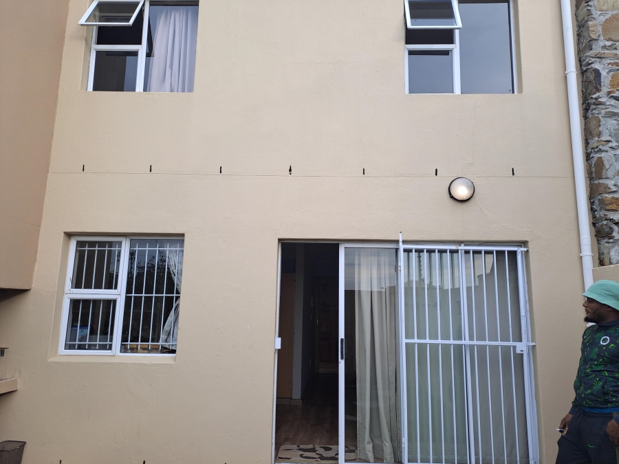 To Let 2 Bedroom Property for Rent in Whispering Pines Western Cape